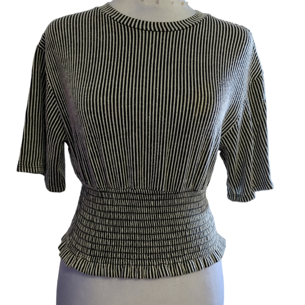 Pie in the sky crop top with line white/black